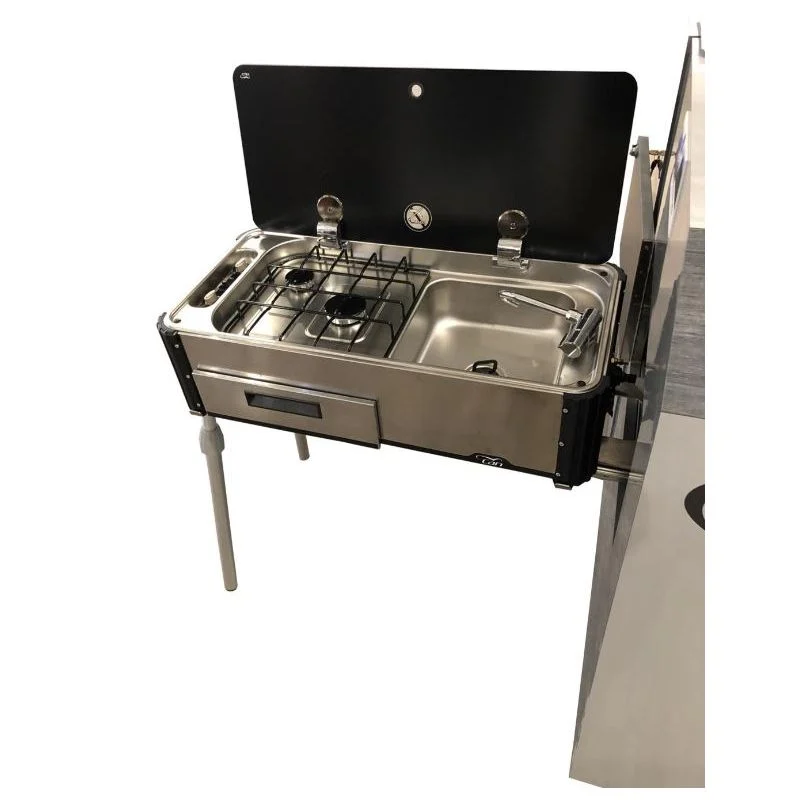 Suburban Outdoor Kitchen Cooktop and Sink