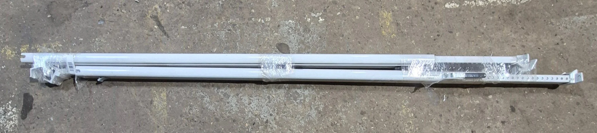 Used Dometic Short Awning Arm Set - 8273000.402B