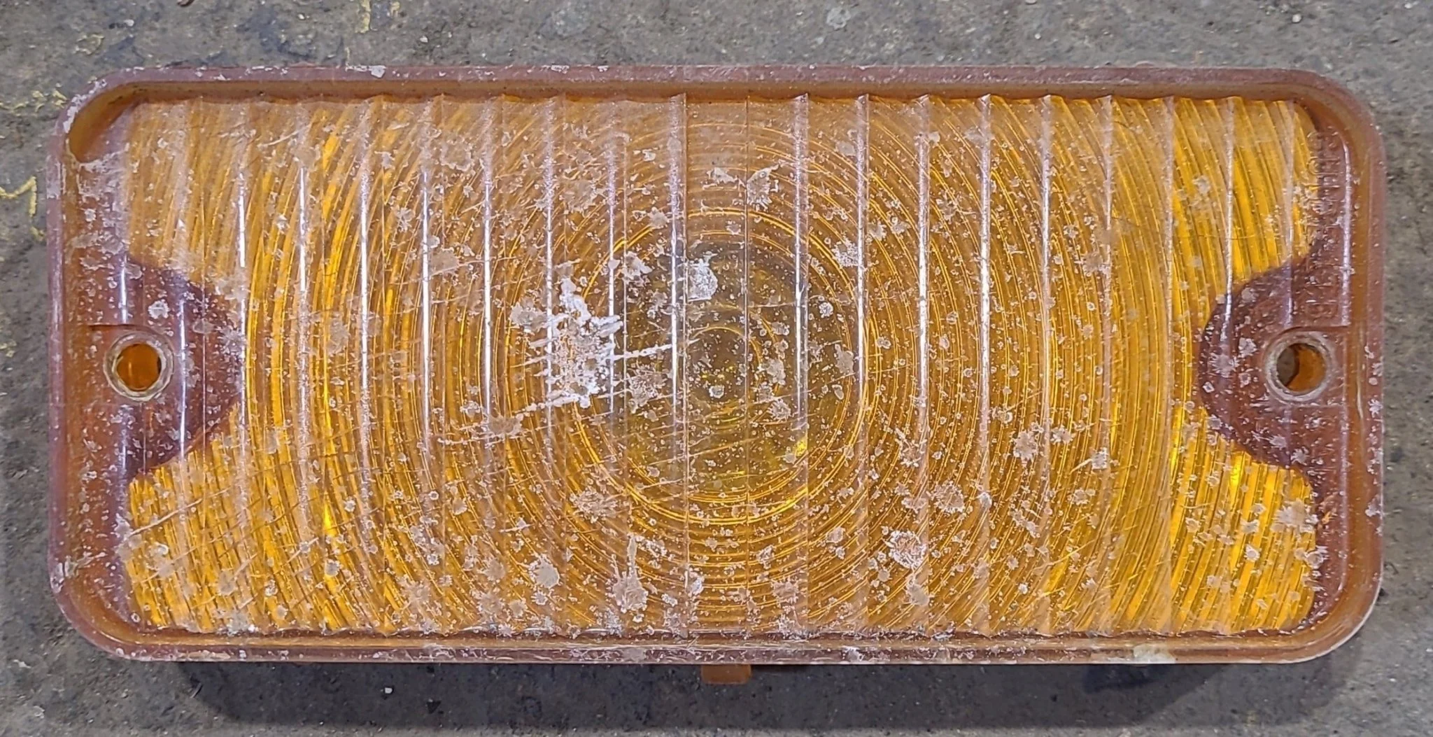 Used SAE IP 67 - GUIDE 1TB Replacement Lens for Signal Light - Amber